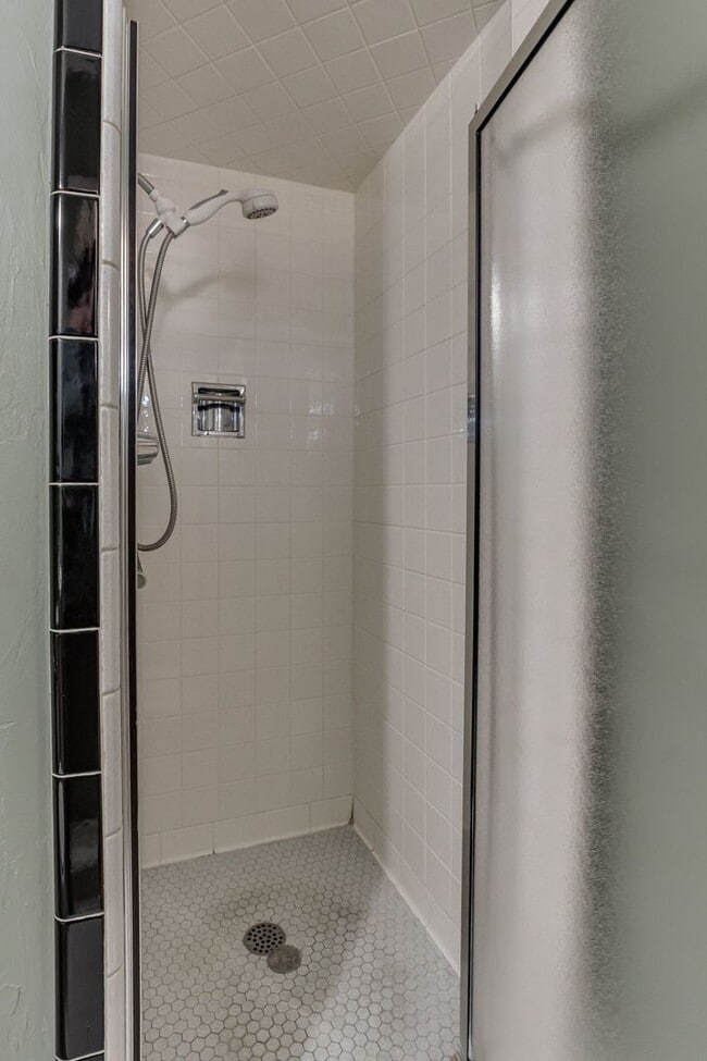 Building Photo - Three bed house in Coronado Heights