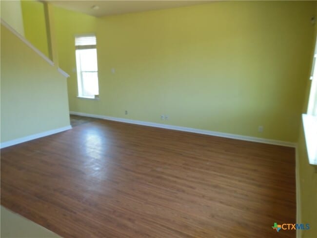 Building Photo - 753 Great Oaks Dr