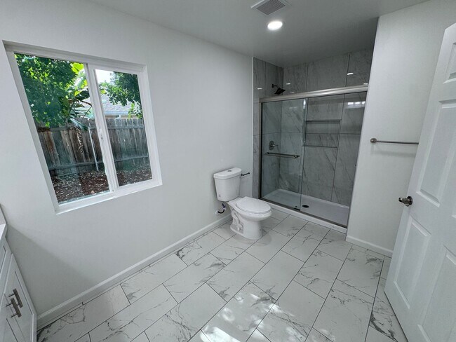 Building Photo - 4 bedroom in El Cajon