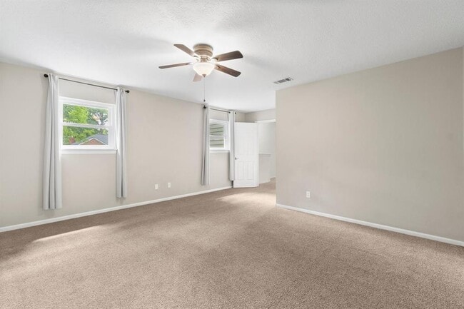 Building Photo - 28 Silver Elm Pl