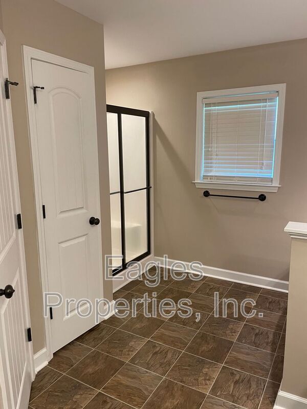 Building Photo - 103 Dartha Ct