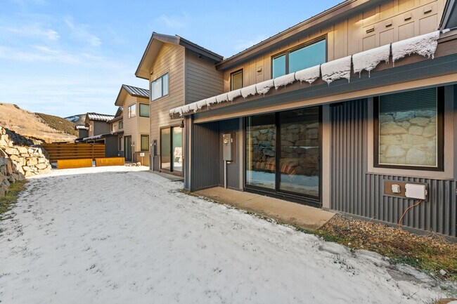 Building Photo - 85 Haverly St