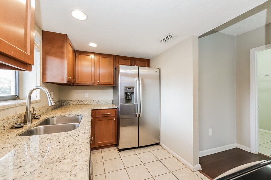 Building Photo - 6906 El Centro Ct