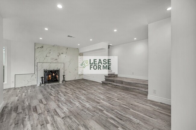 Building Photo - 9848 Portola Dr