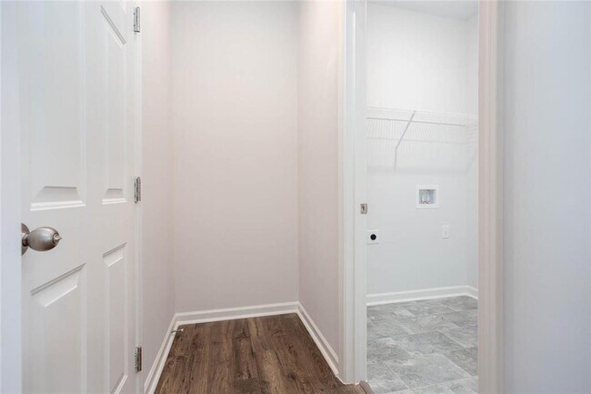 Building Photo - 61 Grv Spgs Ct