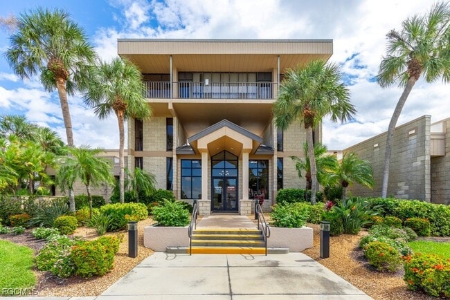 Building Photo - 1624 Pine Valley Dr
