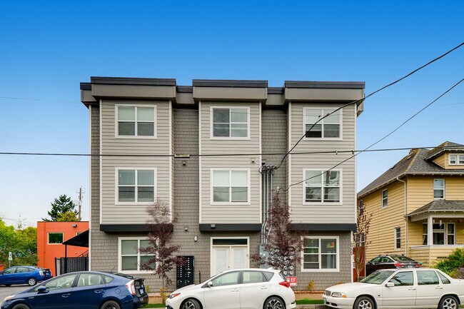 Primary Photo - 4950 NE 7th Ave