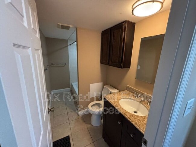 Building Photo - 348 Chase Ave