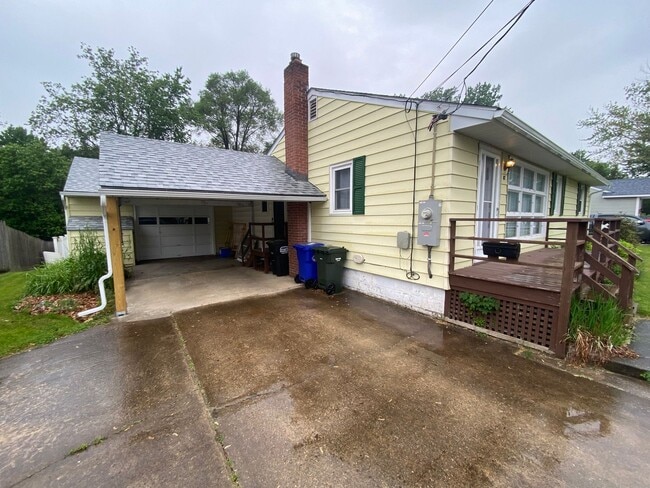 Building Photo - 2 Bedroom Home in Burlington VT Available ...