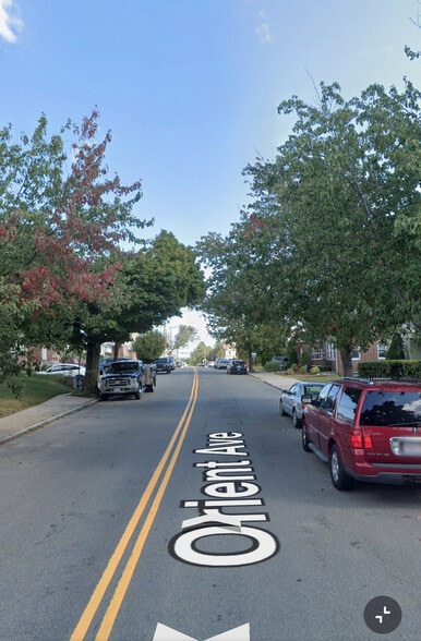 Beautiful clean street with ample street parking. - 202 Orient Ave