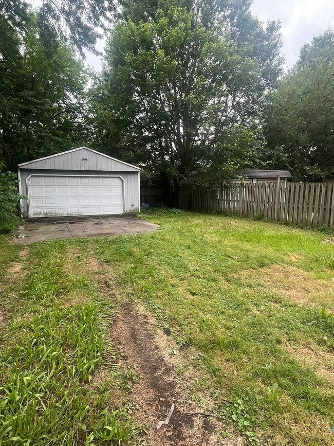 Building Photo - SECTION 8 and EDEN Accepted!! Spacious New...