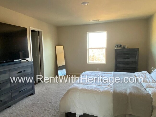Building Photo - Gorgeous 3bd/ 2.5 bath Home in Popular Ann...