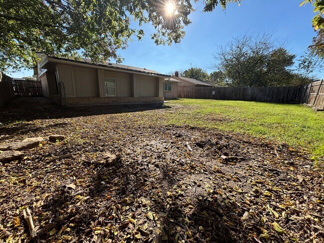 Building Photo - 536 Normandy Ln