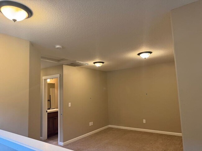 Building Photo - 2706 NE 130th Ct