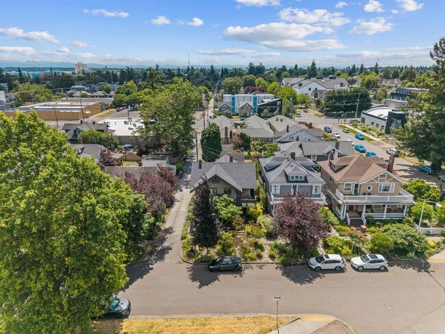 Building Photo - Charming 1-Bedroom Basement Apartment in the Heart of Tacoma – Furnished Option Available!