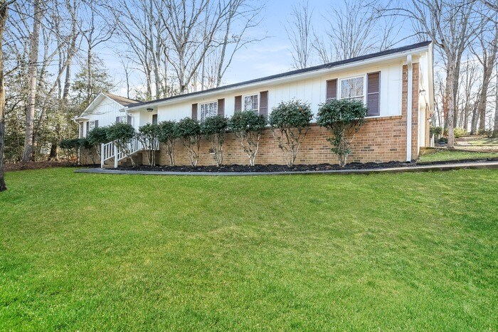 Building Photo - 121 Saratoga Dr