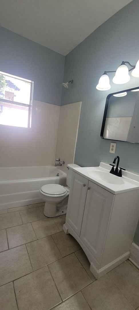 Building Photo - Gorgeous 2 bedroom/1bath with historic fea...