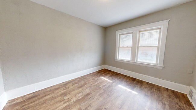 Building Photo - Lease to own! 5 bedroom/1 bath, Old Brooklyn.