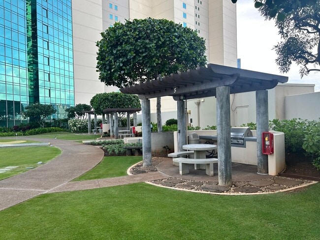 Building Photo - Spacious 2-bedroom, 2-bath with a View in Kakaako!