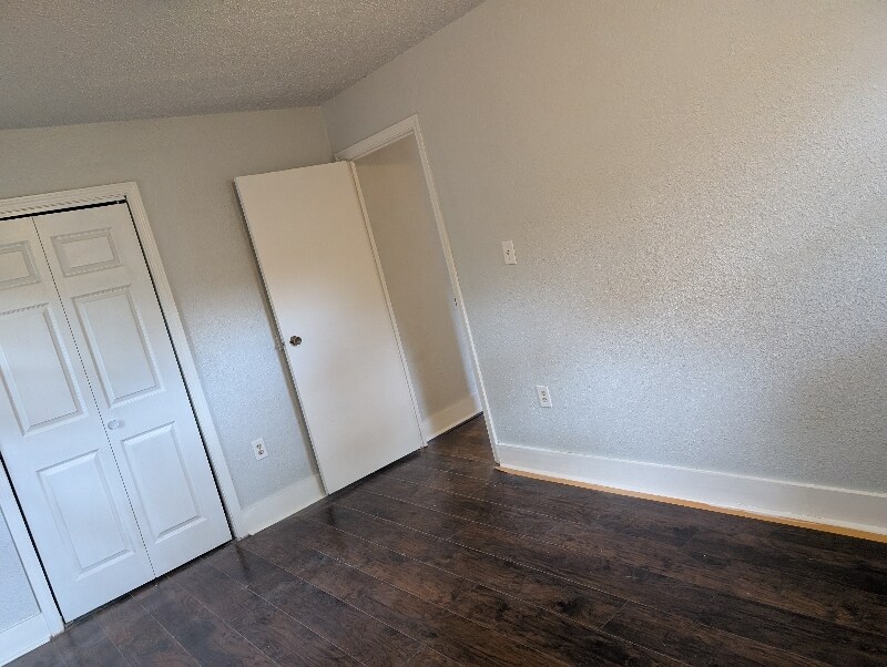 Building Photo - 802 Desota Pl