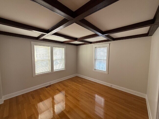 Building Photo - Newly Renovated 3 BED 1.5 BATH in prime area of Quincy