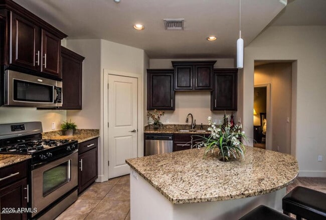 Building Photo - 945 E Playa Del Norte Dr