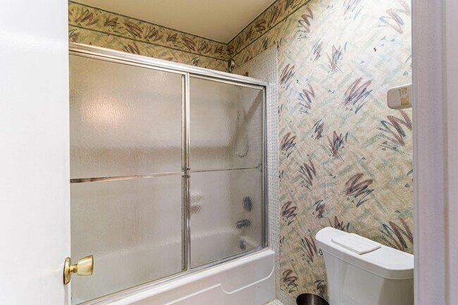 Building Photo - 2460 Juniper Dr