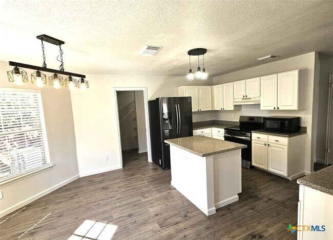 Building Photo - 1648 Dogwood Ln