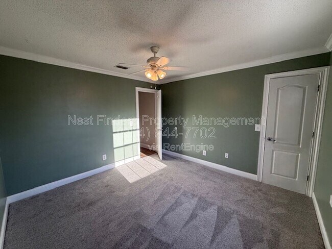 Building Photo - 12947 Tree Wy Ct N