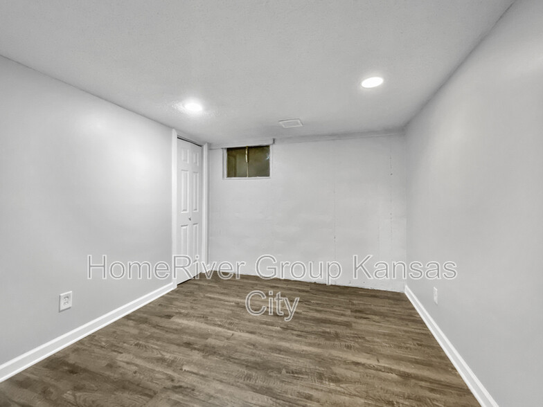 Building Photo - 3913 S Lynn St