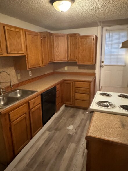 Building Photo - 1608 E Jasper St