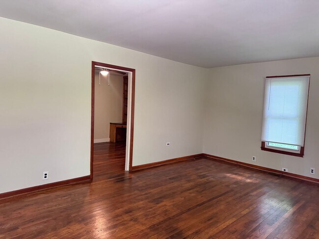 Building Photo - Country Living on 2 Acres! Palmyra Area. 2 Bed/1 Bath and a office.