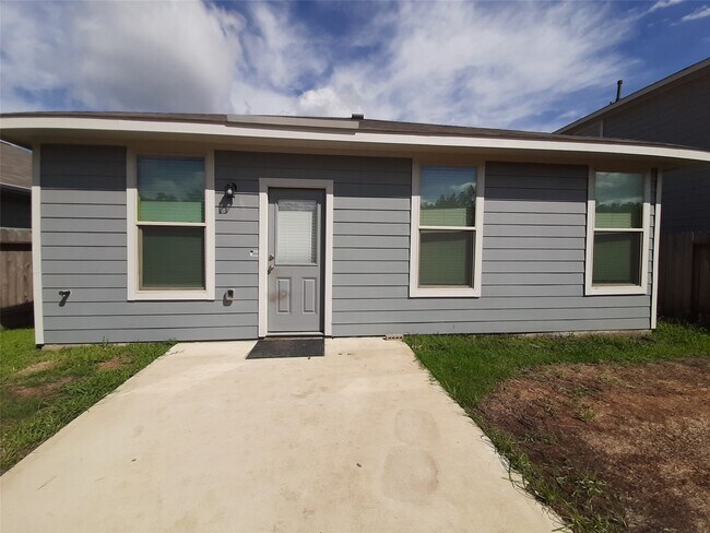 Building Photo - 16568 Moss Ln