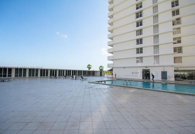 Building Photo - 5601 Collins Ave