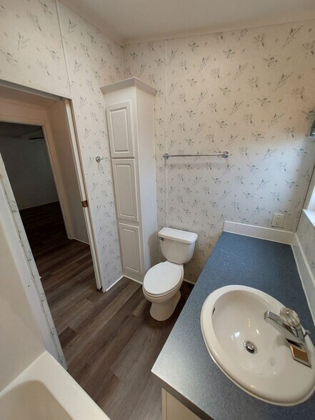 FULL BATH - 1108 49th Avenue Ter W