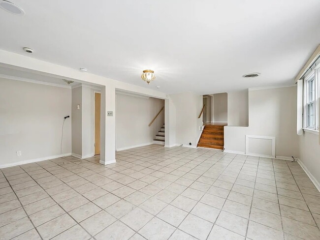 Building Photo - This well-maintained 3-bedroom, 1.5-bath split-level in Twin Oaks Farms is move-in ready