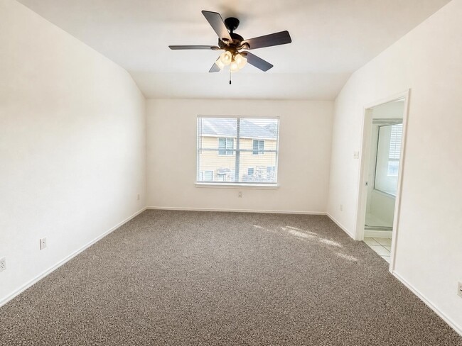 Building Photo - 16659 Newglen Ln