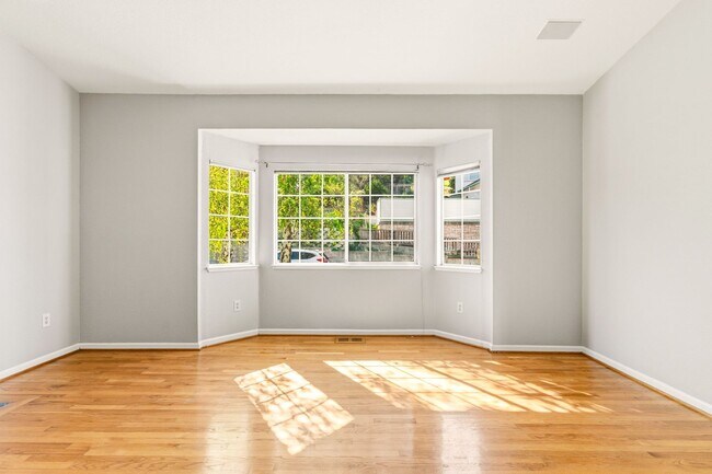 Building Photo - Expansive Valley Views & Private Living in Castro Valley - 4BD/3BA Exec Home