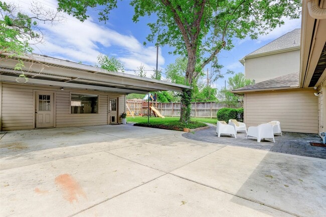 Building Photo - 3744 Aberdeen Way