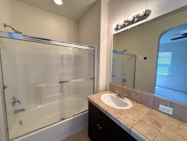 Building Photo - 4060 Trenton Ave