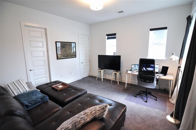 Building Photo - 6117 Seville Dr