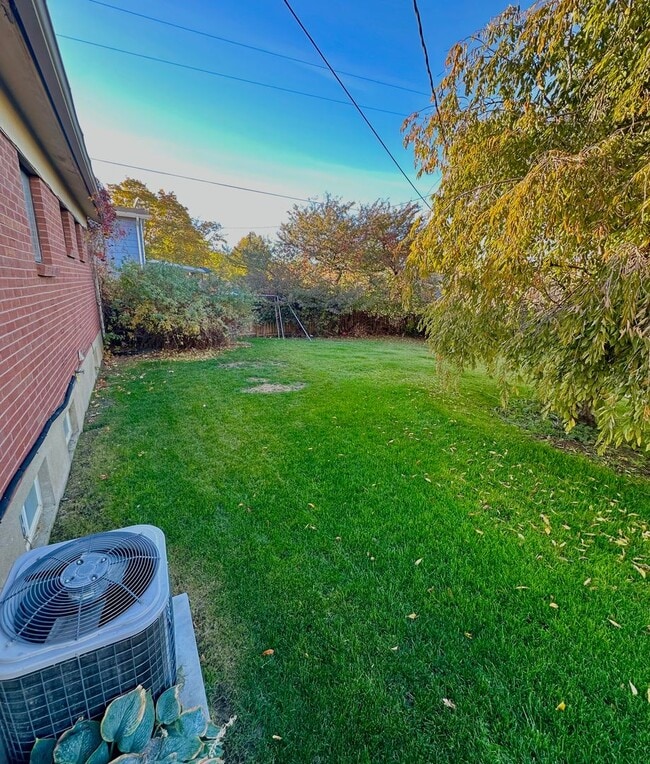 Building Photo - Remodeled 4 Bd Home with 23'x35' Heated Wo...