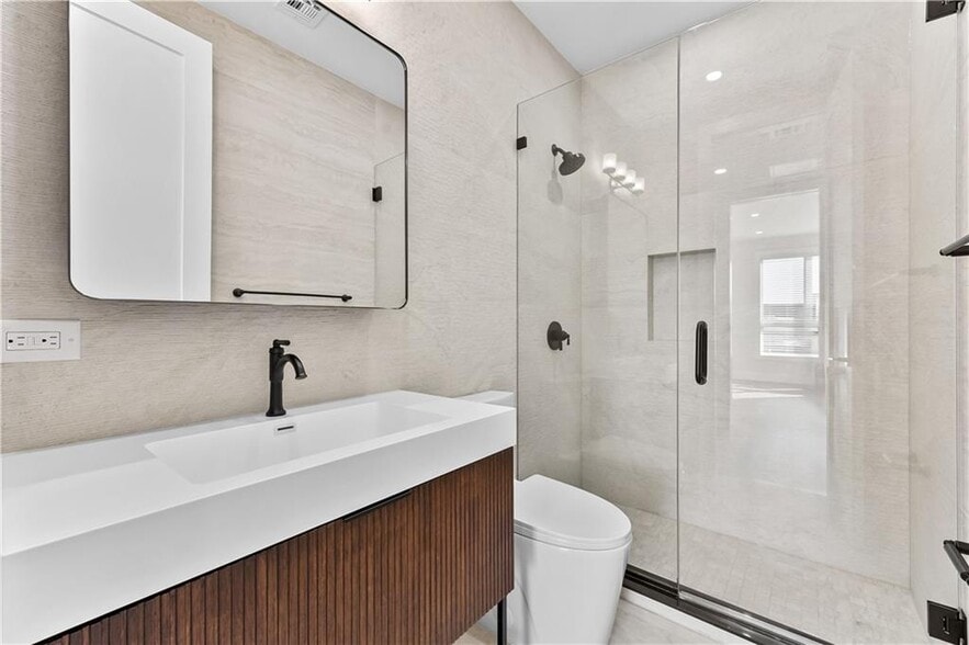 Building Photo - 157 25th St