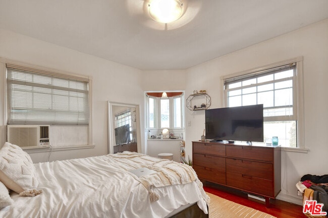 Building Photo - 453 Rialto Ave