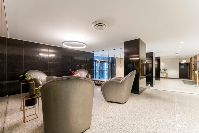 Building Photo - 253 E Delaware Pl