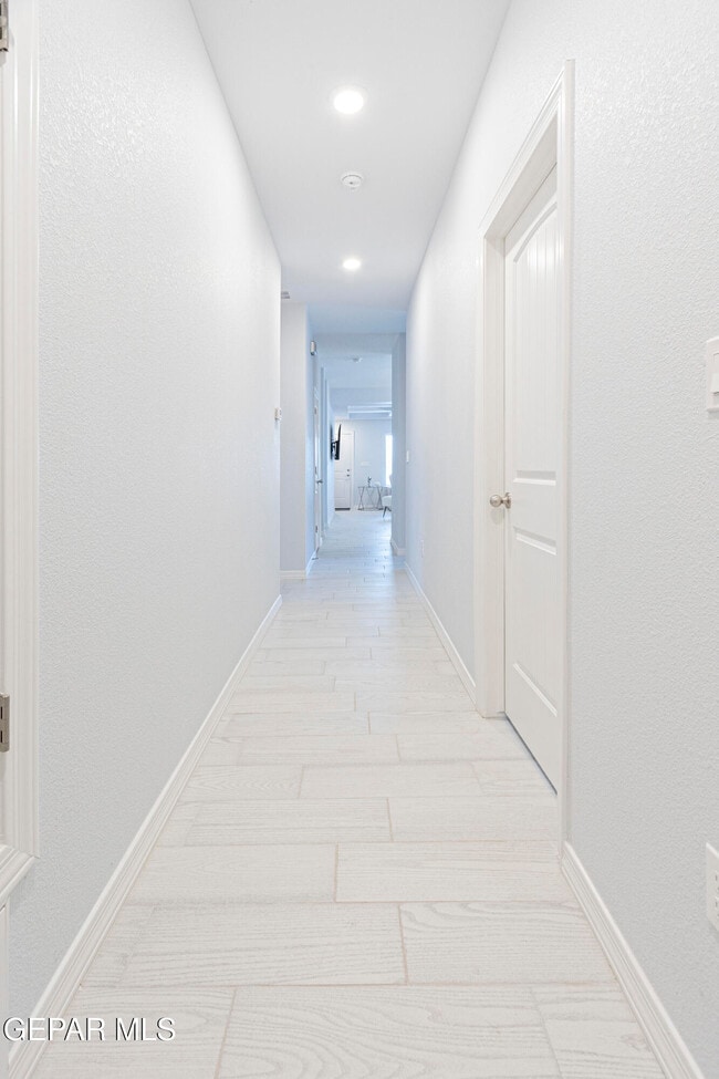 Building Photo - 546 Spanish Oak Dr