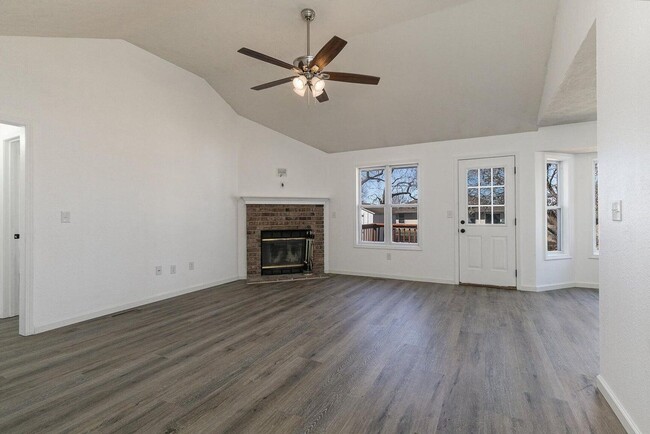 Building Photo - Updated 3 bedroom 2 bathroom 2 car garage ...