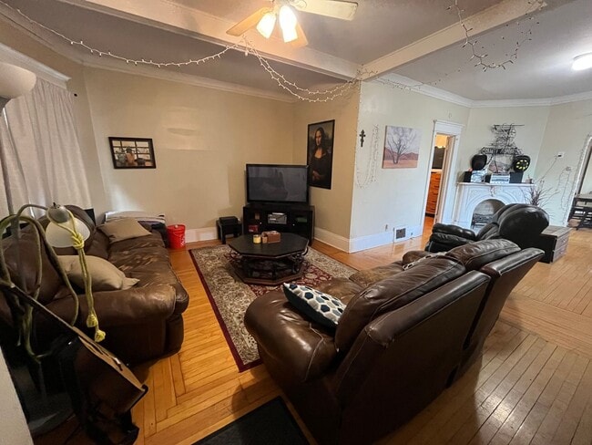 Building Photo - 2614 N Prospect Ave