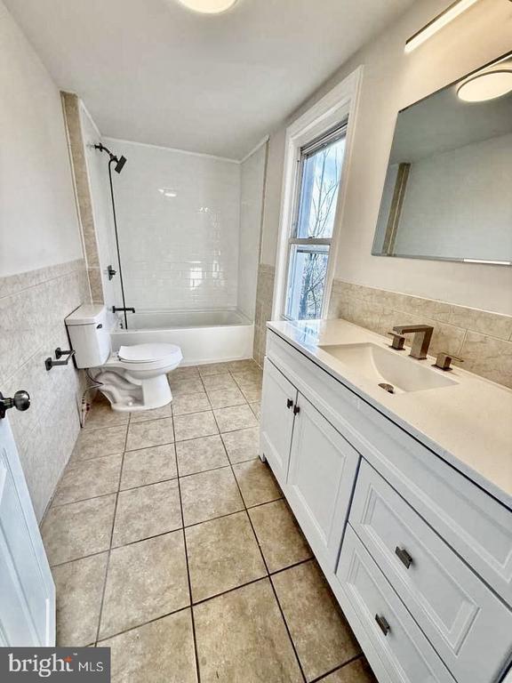 Building Photo - 136 Webster St