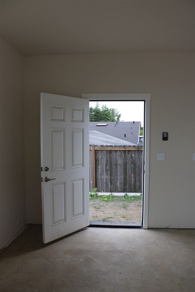 Building Photo - 2 bedroom 2 bathroom Brand  New Construction
